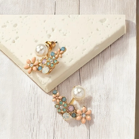 New! 14k Gold Plated Floral Rhinestone Faux Pearl Stud Earrings - Picture 4 of 6